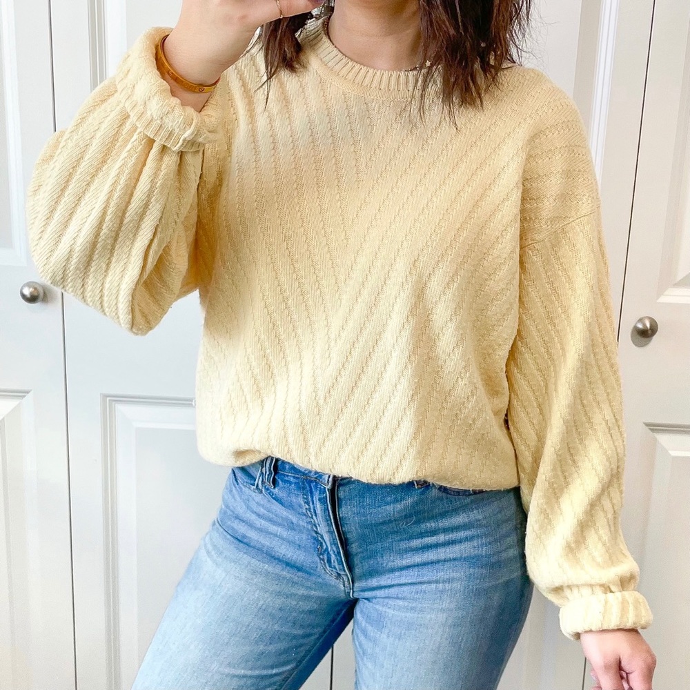 Vintage pastel light yellow chunky knit oversized wool sweater - Picture 1 of 4